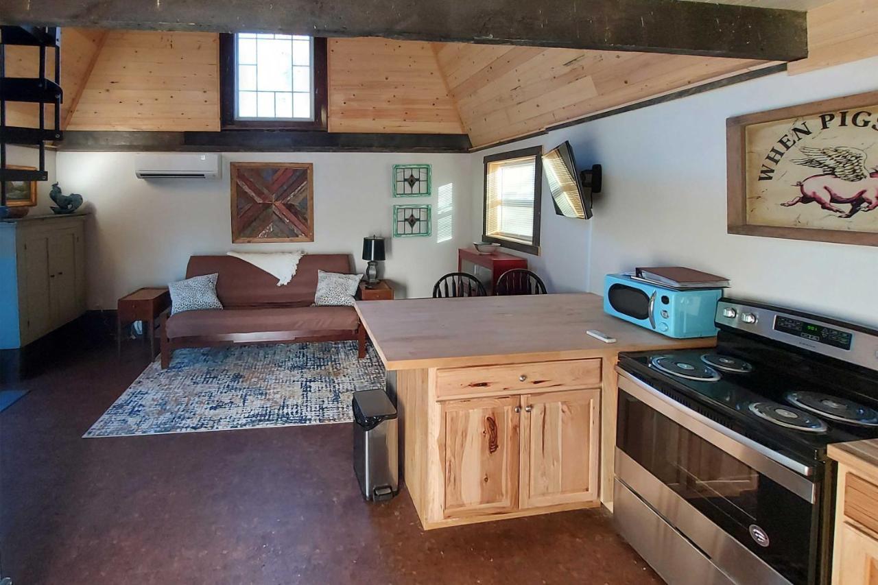 Rustic Hendersonville Farm Studio With Private Deck Εξωτερικό φωτογραφία