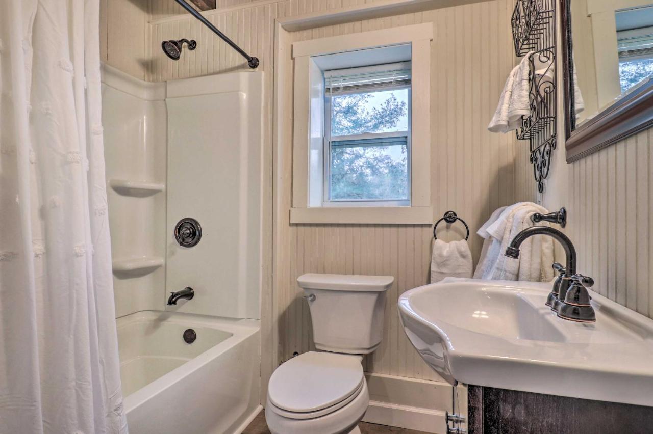 Rustic Hendersonville Farm Studio With Private Deck Εξωτερικό φωτογραφία