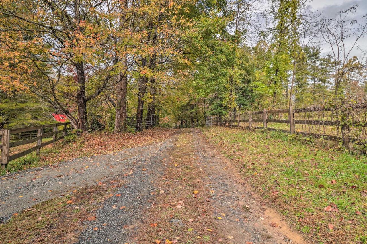 Rustic Hendersonville Farm Studio With Private Deck Εξωτερικό φωτογραφία